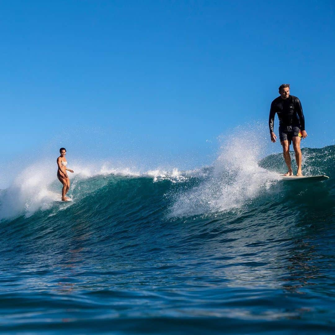 ケリア・モニーツさんのインスタグラム写真 - (ケリア・モニーツInstagram)「Surfing with my mega frother lover boy. @joetermini ☀️☀️ pc: @tony_heff」7月21日 5時12分 - keliamoniz