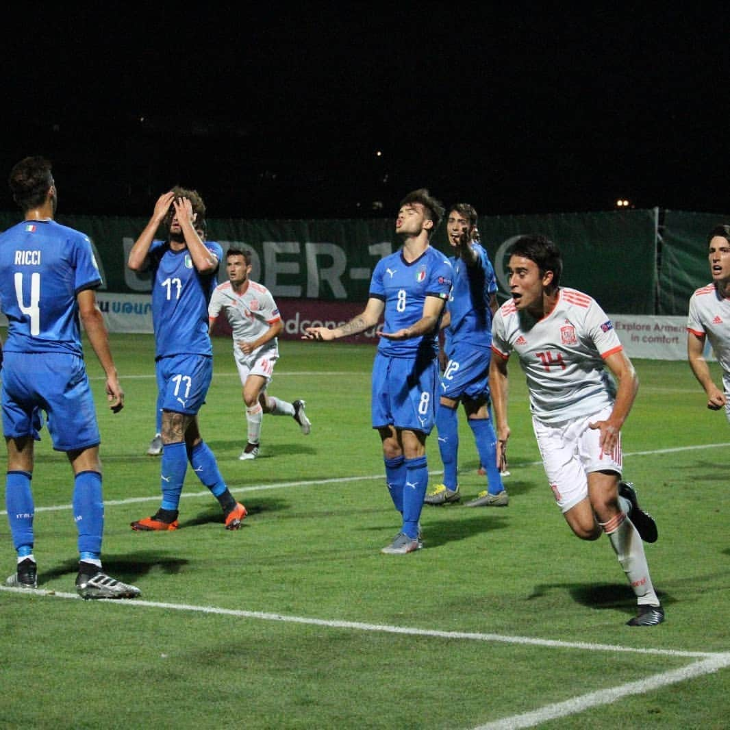 サッカー スペイン代表チームさんのインスタグラム写真 - (サッカー スペイン代表チームInstagram)「¡Estamos en semifinales de la #U19EURO! Imágenes que demuestran el esfuerzo, la fe y la alegría de nuestro Sub-19...」7月21日 6時05分 - sefutbol