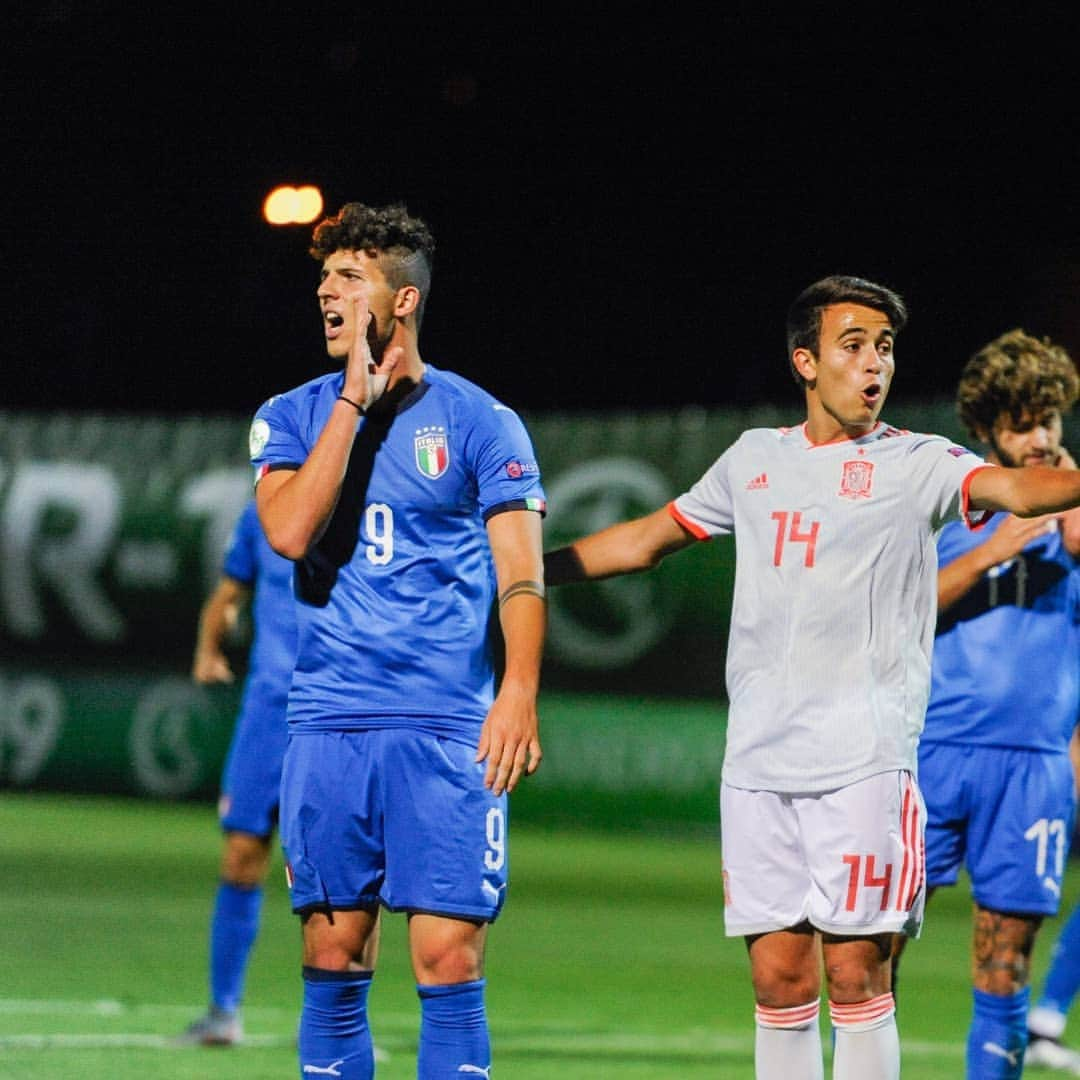 サッカー スペイン代表チームさんのインスタグラム写真 - (サッカー スペイン代表チームInstagram)「¡Estamos en semifinales de la #U19EURO! Imágenes que demuestran el esfuerzo, la fe y la alegría de nuestro Sub-19...」7月21日 6時05分 - sefutbol