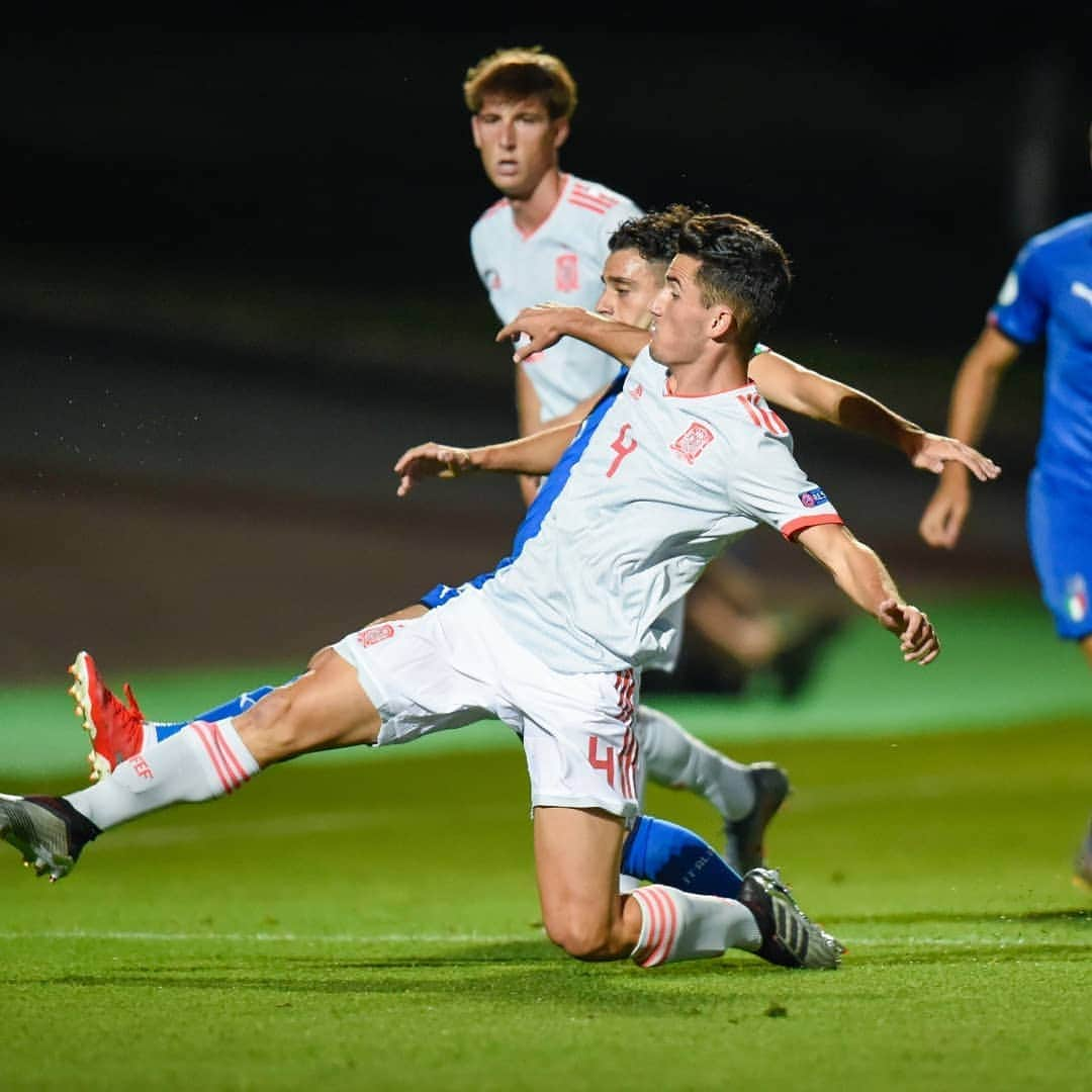 サッカー スペイン代表チームさんのインスタグラム写真 - (サッカー スペイン代表チームInstagram)「¡Estamos en semifinales de la #U19EURO! Imágenes que demuestran el esfuerzo, la fe y la alegría de nuestro Sub-19...」7月21日 6時05分 - sefutbol