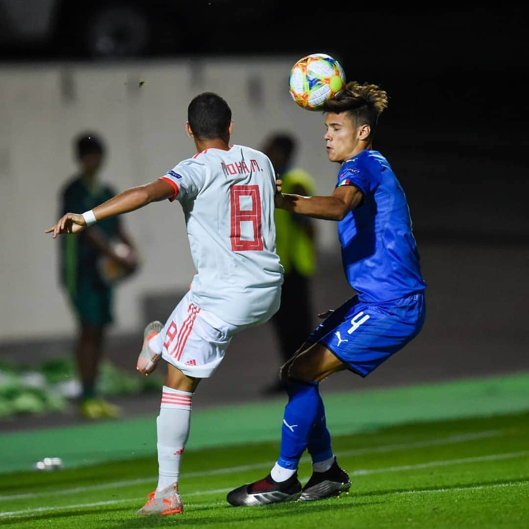 サッカー スペイン代表チームさんのインスタグラム写真 - (サッカー スペイン代表チームInstagram)「¡Estamos en semifinales de la #U19EURO! Imágenes que demuestran el esfuerzo, la fe y la alegría de nuestro Sub-19...」7月21日 6時05分 - sefutbol