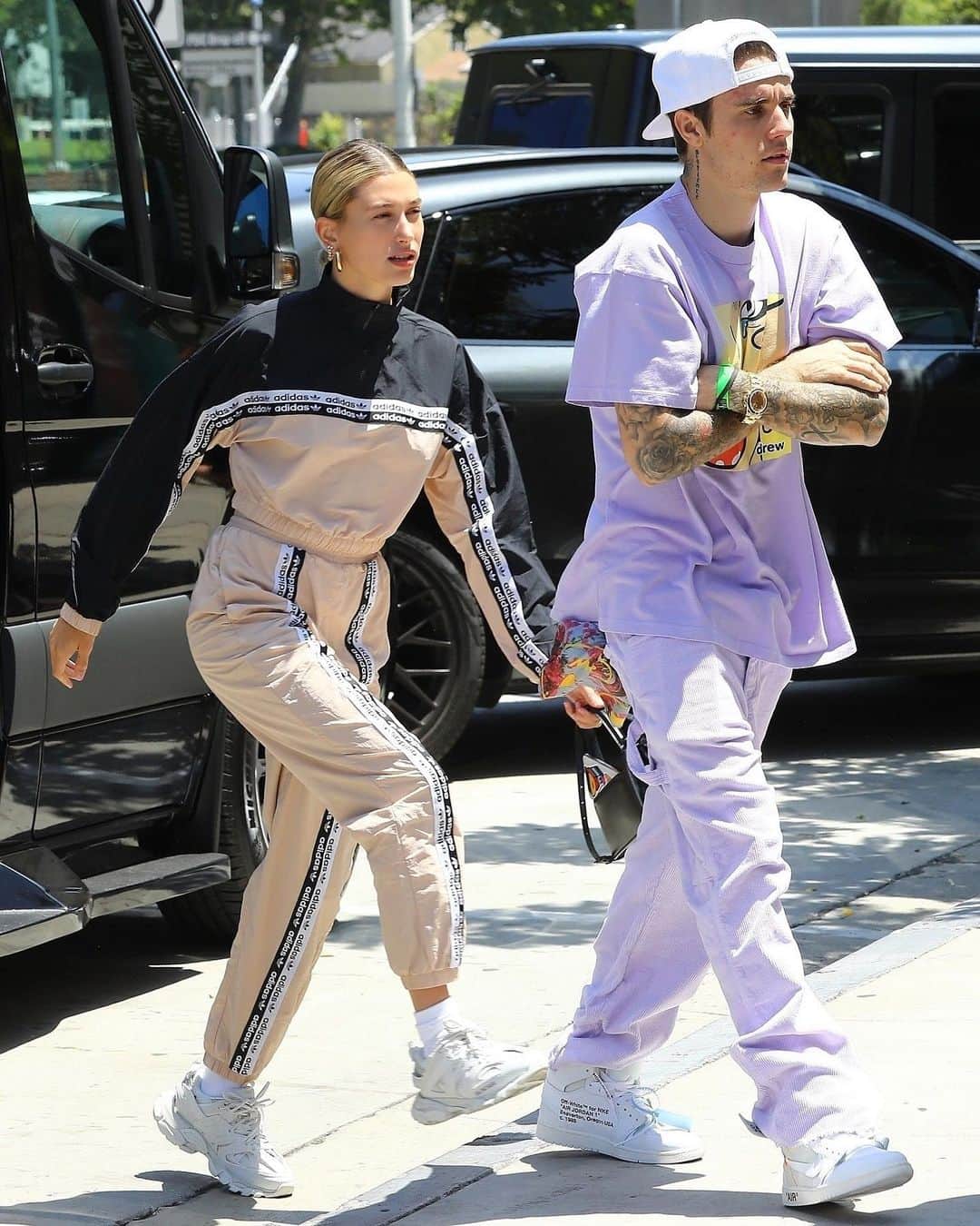 Just Jaredさんのインスタグラム写真 - (Just JaredInstagram)「@justinbieber and @haileybieber were spotted on Saturday afternoon while heading to lunch following a church service. #JustinBieber #HaileyBieber Photo: Backgrid」7月21日 6時13分 - justjared
