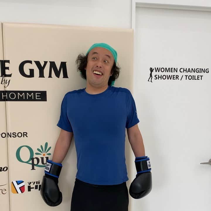 岸本加世子のインスタグラム：「かよちゃんトレーニング。やたらと、「こっちやっちゃってるんで、こっち攻めないで」と言う人のマネをするやついと、宮田和幸の何番目かの弟子と称された原口選手。笑🤣#bravegym #やついいちろう #原口央#芦田崇宏」