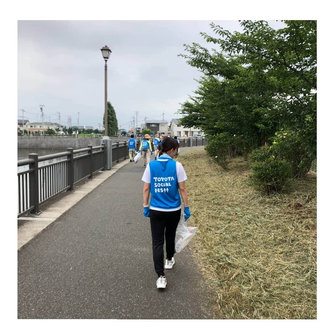 星奈津美さんのインスタグラム写真 - (星奈津美Instagram)「昨日は越谷レイクタウンで終日イベントでした！ まず朝8時から"TOYOTASOCIALFES"に参加し、地元のサッカーチームの子供たちと一緒にレイクタウン周辺2kmを歩きながらゴミ拾いしました👍🍀 そして"東京オリパラ1年前イベント"ではFM NACK5の公開収録を西野朗さんと一緒にやらせて頂き、その後はセレモニーにも出席させて頂きました💫久しぶりにお会いした越谷の高橋努市長が、リオ五輪のときに作られた私の応援ポロシャツを着てくださっていました😂✨ 最後は"日本生命 みんなの2020全国キャラバン"のわが街アスリートステージでのトークショー😊  暑い中、そして夕方からは雨もぱらつく中お越し下さった皆さま、本当にありがとうございました🌼🌼 いよいよあと1年となった東京オリンピックパラリンピック、ここからさらに盛り上がっていくように私も出来ることをやっていきたいです🏊✨ #越谷レイクタウン #オリンピックパラリンピック #1年前イベント #toyota #nissay #fmnack5」7月21日 17時10分 - ntm_hoshi