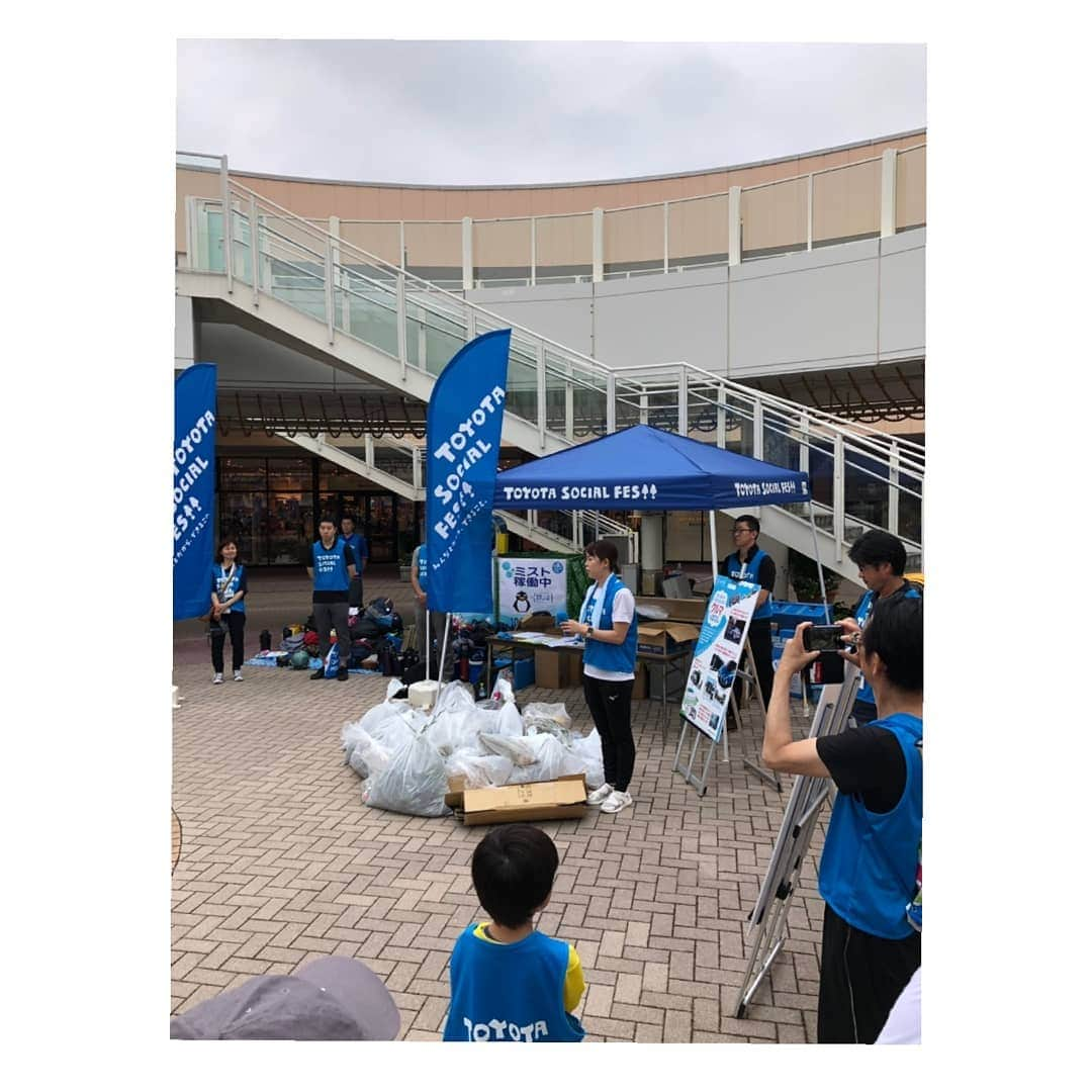 星奈津美さんのインスタグラム写真 - (星奈津美Instagram)「昨日は越谷レイクタウンで終日イベントでした！ まず朝8時から"TOYOTASOCIALFES"に参加し、地元のサッカーチームの子供たちと一緒にレイクタウン周辺2kmを歩きながらゴミ拾いしました👍🍀 そして"東京オリパラ1年前イベント"ではFM NACK5の公開収録を西野朗さんと一緒にやらせて頂き、その後はセレモニーにも出席させて頂きました💫久しぶりにお会いした越谷の高橋努市長が、リオ五輪のときに作られた私の応援ポロシャツを着てくださっていました😂✨ 最後は"日本生命 みんなの2020全国キャラバン"のわが街アスリートステージでのトークショー😊  暑い中、そして夕方からは雨もぱらつく中お越し下さった皆さま、本当にありがとうございました🌼🌼 いよいよあと1年となった東京オリンピックパラリンピック、ここからさらに盛り上がっていくように私も出来ることをやっていきたいです🏊✨ #越谷レイクタウン #オリンピックパラリンピック #1年前イベント #toyota #nissay #fmnack5」7月21日 17時10分 - ntm_hoshi