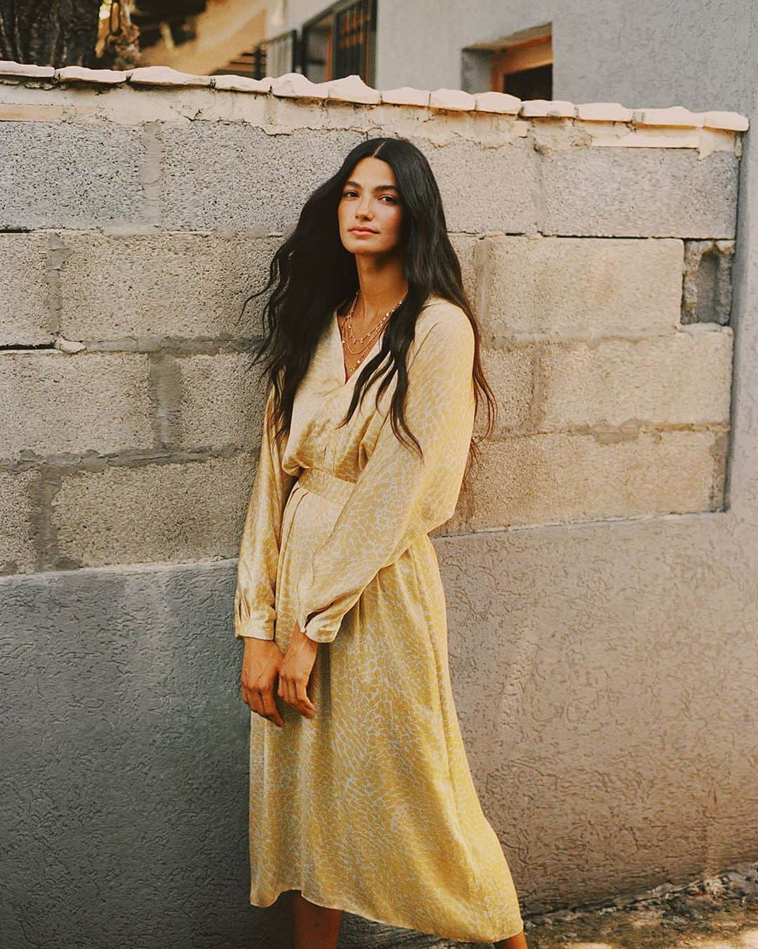 H&Mさんのインスタグラム写真 - (H&MInstagram)「The perfect vacation style with rising actor and Instagram superstar @taraemad. Read her guide to Montenegro at hm.com/magazine. #HMMagazine  Yellow dress: 0798942001」7月21日 17時06分 - hm