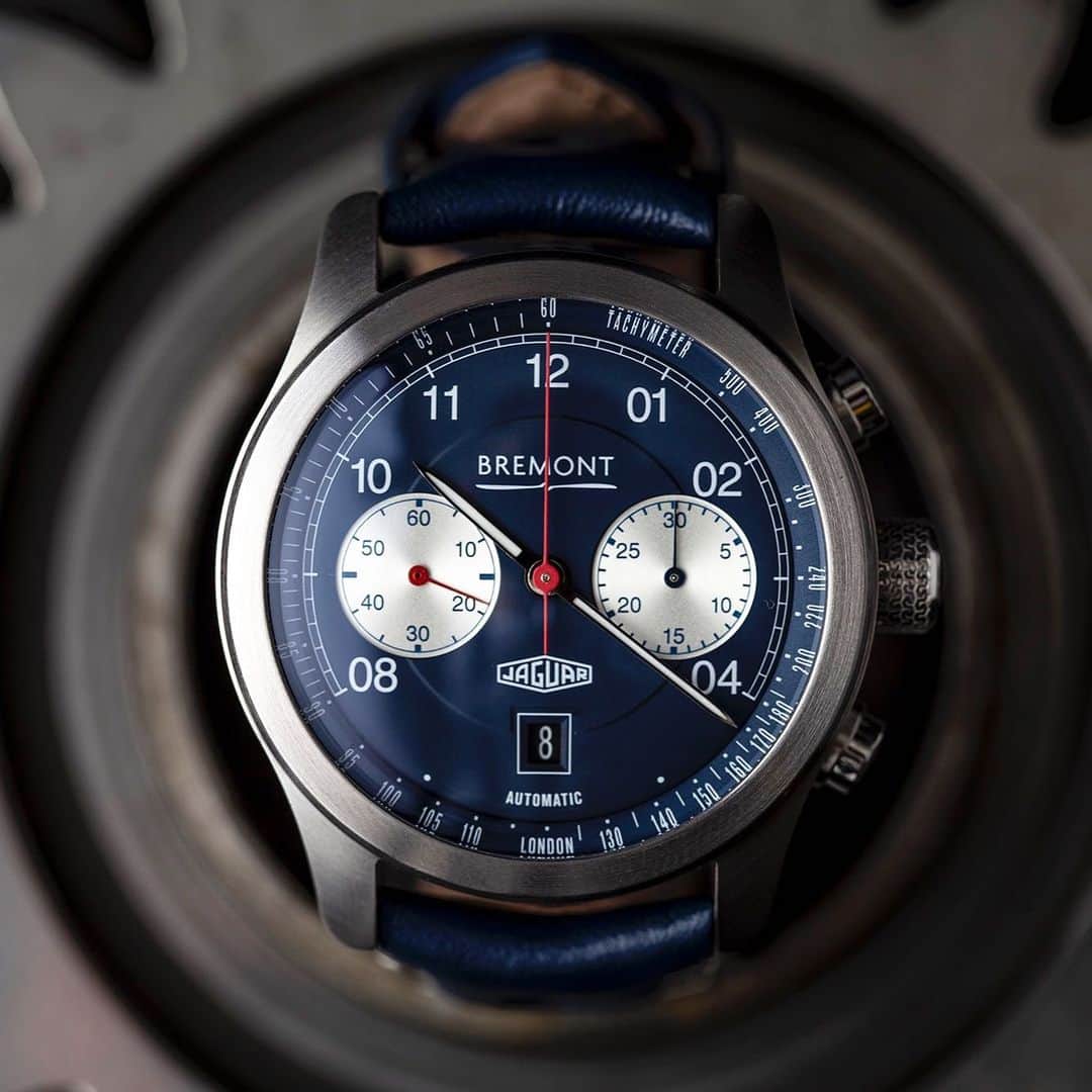 のインスタグラム：「Former Jaguar Design Director, Ian Callum shares all about the design of the Jaguar D-type and the chronograph inspired it.⠀ Tap the link in bio to read.⠀ ⠀ ⠀ @Jaguar #Bremont #dtype #chronograph」