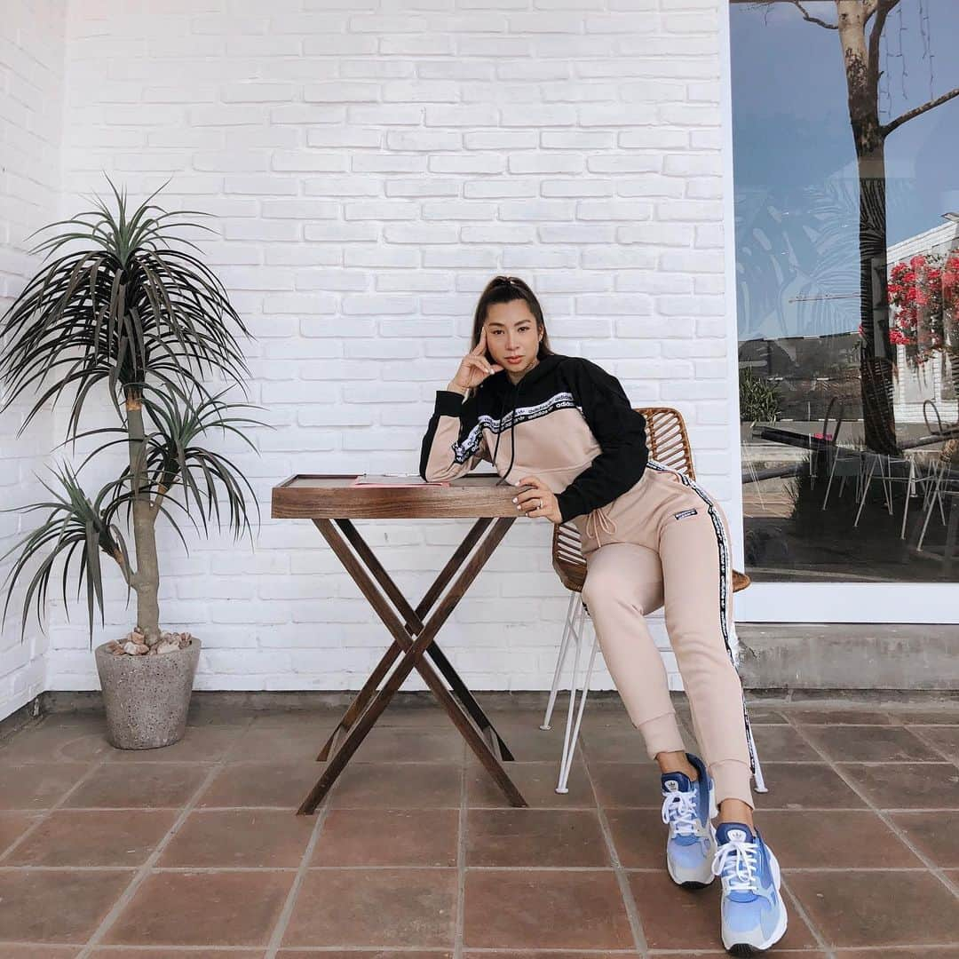 Jennifer Bachdimさんのインスタグラム写真 - (Jennifer BachdimInstagram)「Happy Sunday Sweethearts 🙏🏼💙 Feeling so blessed, grateful and happy 🙏🏼💙 . .  #happySunday #Falcon #AdidasIndonesia #createdwithadidas  #AdidasOriginals」7月21日 17時07分 - jenniferbachdim