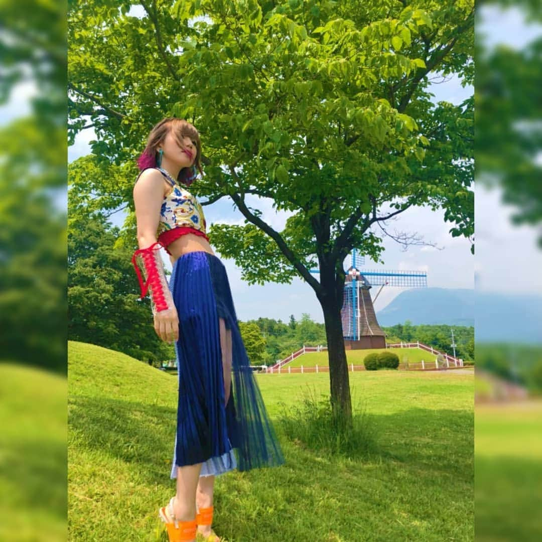 Machicoさんのインスタグラム写真 - (MachicoInstagram)「攻めの衣装って呼んでいる🧜✨ 腹部仕上がってた👙 🎵1ミリ Symphony MV公開されました～👑 https://youtu.be/imMHwIsDrYc #Machico #新曲 #このすば #この素晴らしい世界に祝福を」7月21日 17時10分 - machico_3s25