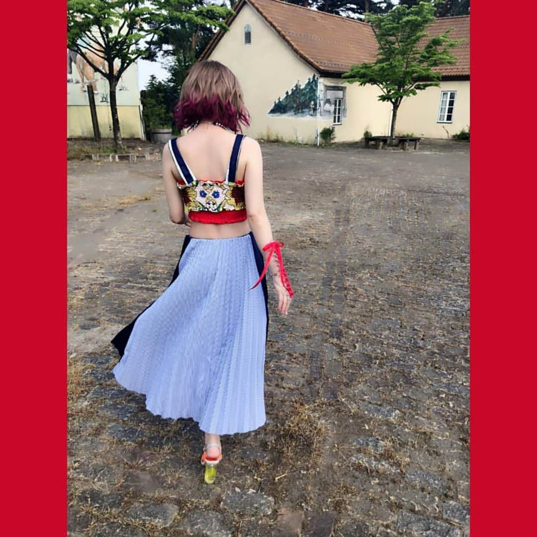 Machicoさんのインスタグラム写真 - (MachicoInstagram)「攻めの衣装って呼んでいる🧜✨ 腹部仕上がってた👙 🎵1ミリ Symphony MV公開されました～👑 https://youtu.be/imMHwIsDrYc #Machico #新曲 #このすば #この素晴らしい世界に祝福を」7月21日 17時10分 - machico_3s25