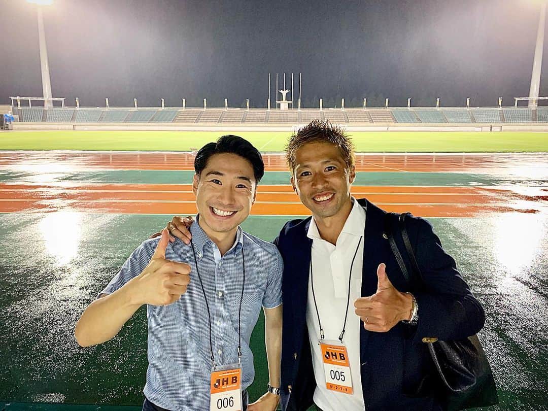 のインスタグラム：「レノファ山口FC vs アルビレックス新潟 Jリーグ公式映像DAZNで実況を担当しました！ 解説は森崎浩司さん^ ^ 雨、風が強い中、厳しいピッチコンディションでの一戦でした。 山口は宮代選手のデビュー戦、FW2枚に結果が出た、新潟はレオナルド選手があのピッチで申し分ない存在感を示し、両チーム収穫のあったゲーム！ 貴重な経験になった中継です！ #レノファ山口 #アルビレックス新潟 #Jリーグ #DAZN #解説 #森崎浩司 さん」