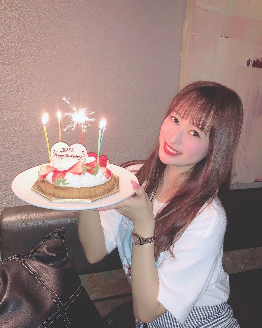 三浦亜莉沙さんのインスタグラム写真 - (三浦亜莉沙Instagram)「.﻿ 大好きな人たちに﻿ お誕生日お祝いしてもらいました🎂❤️﻿ .﻿ .﻿ #誕生日 #ケーキ #23歳﻿」7月21日 15時38分 - arisa_0720