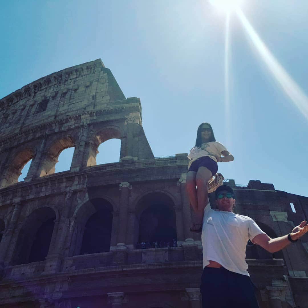 ウェスリー・キリングのインスタグラム：「Ice skaters or gladiator fighters? Maybe both some days. Rome wasnt built in a day and it seeing everything in a day isnt happening either but seeing one of the seven wonders ✔ #rome #colosseum #italy #independence #tourist #cruiseship 🏛🇮🇹🛳 . . . 📸: #samsunggalaxynote9」