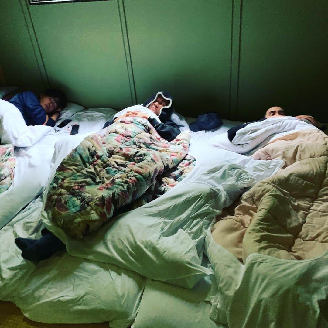 田中幸さんのインスタグラム写真 - (田中幸Instagram)「一期一会の繋がりの 山小屋の夜  翌日、蓼科山山地で再会⛰  #登山トレーニング #家族登山 #双子山ヒュッテ @marmot @marmot_japan #marmot #マーモット #アウトドアウェア #KEENAMBASSADOR #KEENJAPAN #KEEN #アウトドア #アウトドア女子 #山ガールファッション #山ガール #登山 #登山女子 #コーデ」7月21日 16時17分 - sachitanaka