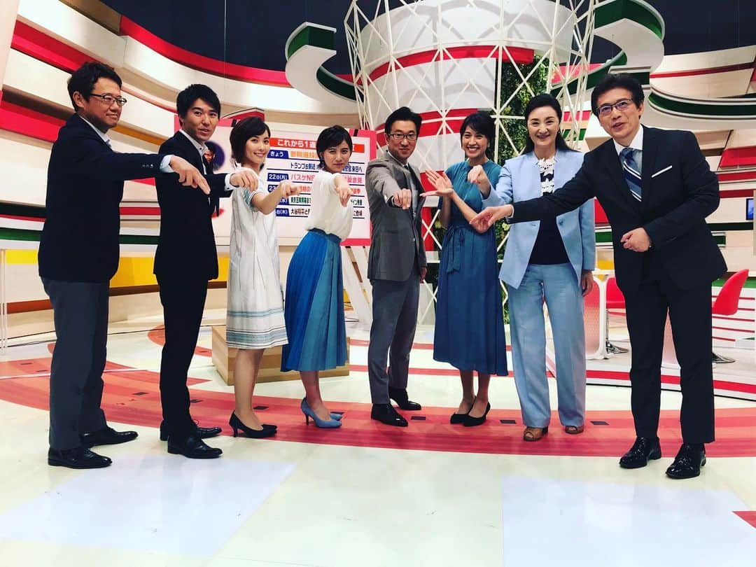 濱田隼さんのインスタグラム写真 - (濱田隼Instagram)「今日は #参議院 選挙の投開票日です！ . (投票しているポーズです) . 投票しましょう！  7：58〜 #選挙ステーション です！ 小木さんも出演します(^^) . 【出演者】 #東山紀之 さん #古田敦也 さん #野村修也 さん #浅尾美和 さん #松木安太郎 さん #藤えりか さん #中林美恵子 さん #大門小百合 さん #井上恵理菜 さん #小木逸平 アナ #ヒロド歩美 アナ #清水俊輔 アナ #山本雪乃 アナ #矢島悠子 アナ #柳下圭佑 アナ #太田景子 さん #濱田隼 #メーテレ #アナウンサー #サンデーLIVE #テレビ朝日 #abc」7月21日 16時19分 - shun_hamada_nbn