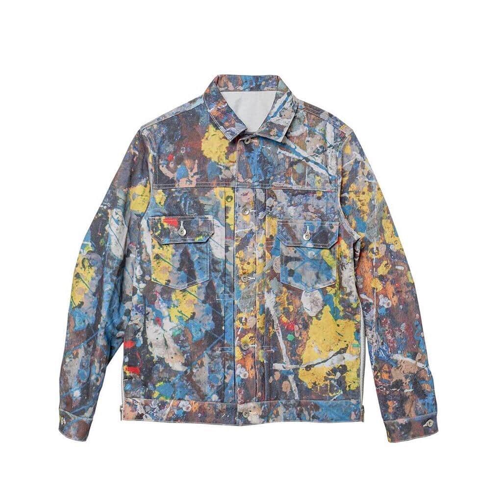 HYPEBEASTさんのインスタグラム写真 - (HYPEBEASTInstagram)「@hypebeaststyle: @sacaiofficial and @jackson_pollock have teamed up on an apparel and accessories collection featuring the late artist’s splatter and drip-style paintings. The Chitose Abe-led label has infused two variations of the artwork with garments such as denim jackets, tees and hoodies, as well as deconstructed coats and accessories dressed in an abstract expressionism style. The collection will be available for purchase from sacai Aoyama and select retailers like @doverstreetmarketginza on July 20. Photo: sacai」7月21日 16時21分 - hypebeast
