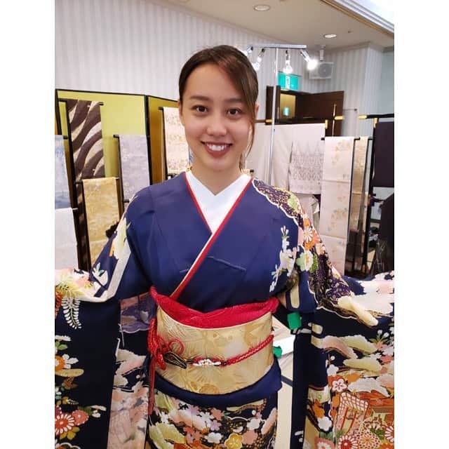 のインスタグラム：「色合いも柄もタイプで購入してしまった😂❤︎成人式が楽しみ😋 #成人式まだです  #京都きもの市場」