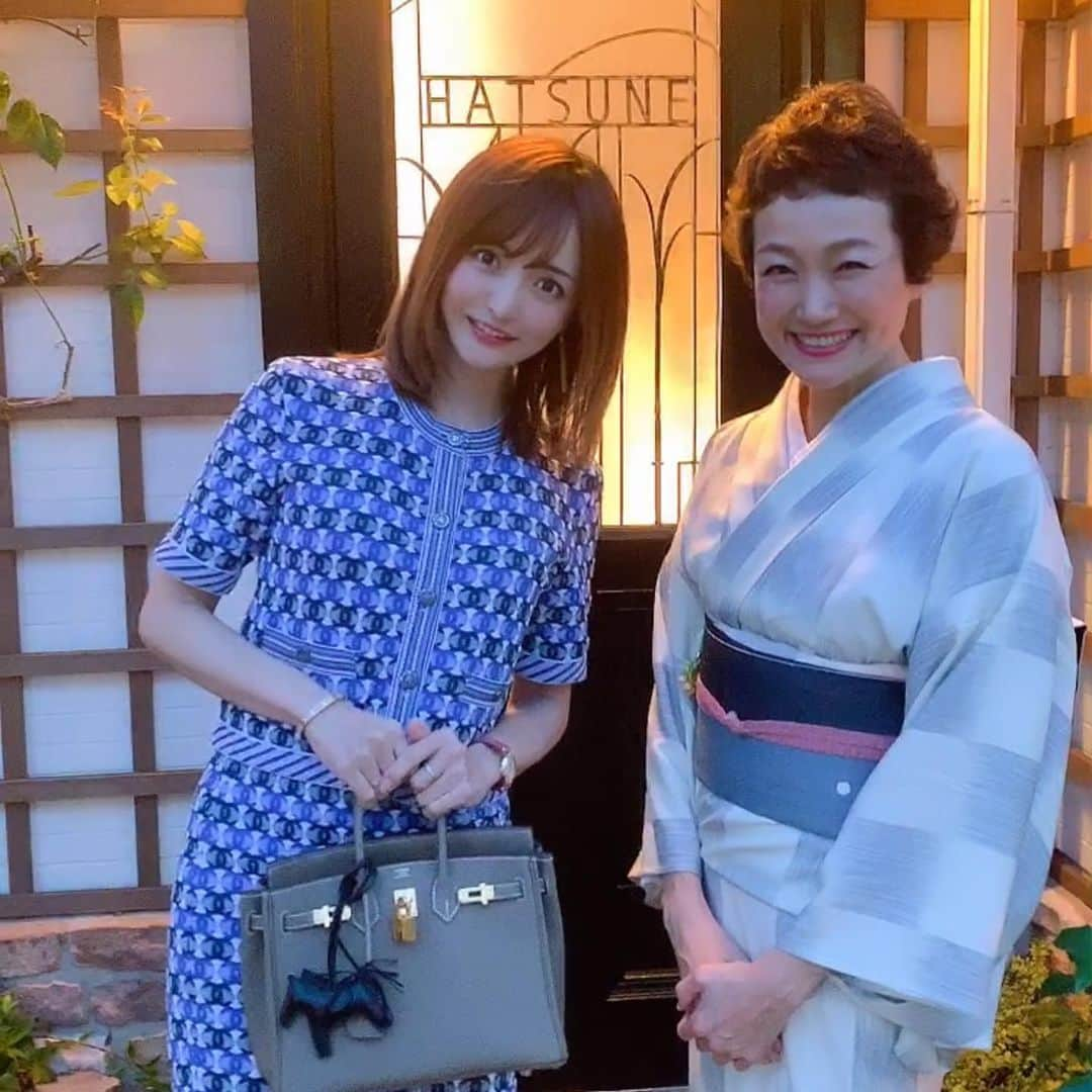 ゆうたむさんのインスタグラム写真 - (ゆうたむInstagram)「ずっと行きたかった初音鮨さんに行く機会ができて🥺行ってきました🍣🍣💛 . . . 有名なお店ですが 大将のパフォーマンスに終始笑いまくって🤣 美味しいものもいっぱい食べて幸せな時間を過ごせた♪♪ . . おかみさんも可愛いんだな♪♪ . . . この日の自分的今日一日料理は、 ハモ松🙄ハモと松茸のお寿司でした✨✨ まだ7月なのに。。。🥺♪ . . . デザートの葛切りも美味しい♪ . . またの機会を、楽しみに日々がんばろー(｡• ·̫ •｡) . . . . #初音鮨 #蒲田 #鮨 #寿司」7月21日 16時43分 - yuutamu_non