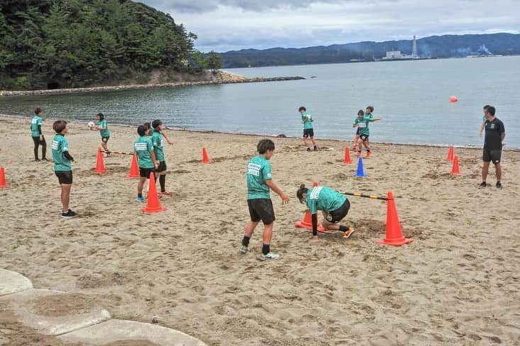 杉田亜未さんのインスタグラム写真 - (杉田亜未Instagram)「. 石川合宿終了🤝 サッカー漬けで充実した毎日。 たくさんの方に感謝してまたチーム一丸となって頑張ります🤝 ありがとうございました🙏 #伊賀fcくノ一 #今年の浜トレはやばかった#毎日サウナみたいに汗吹き出た#毎日夜ご飯食トレ#パンプアップ」7月21日 16時37分 - ami.s____10