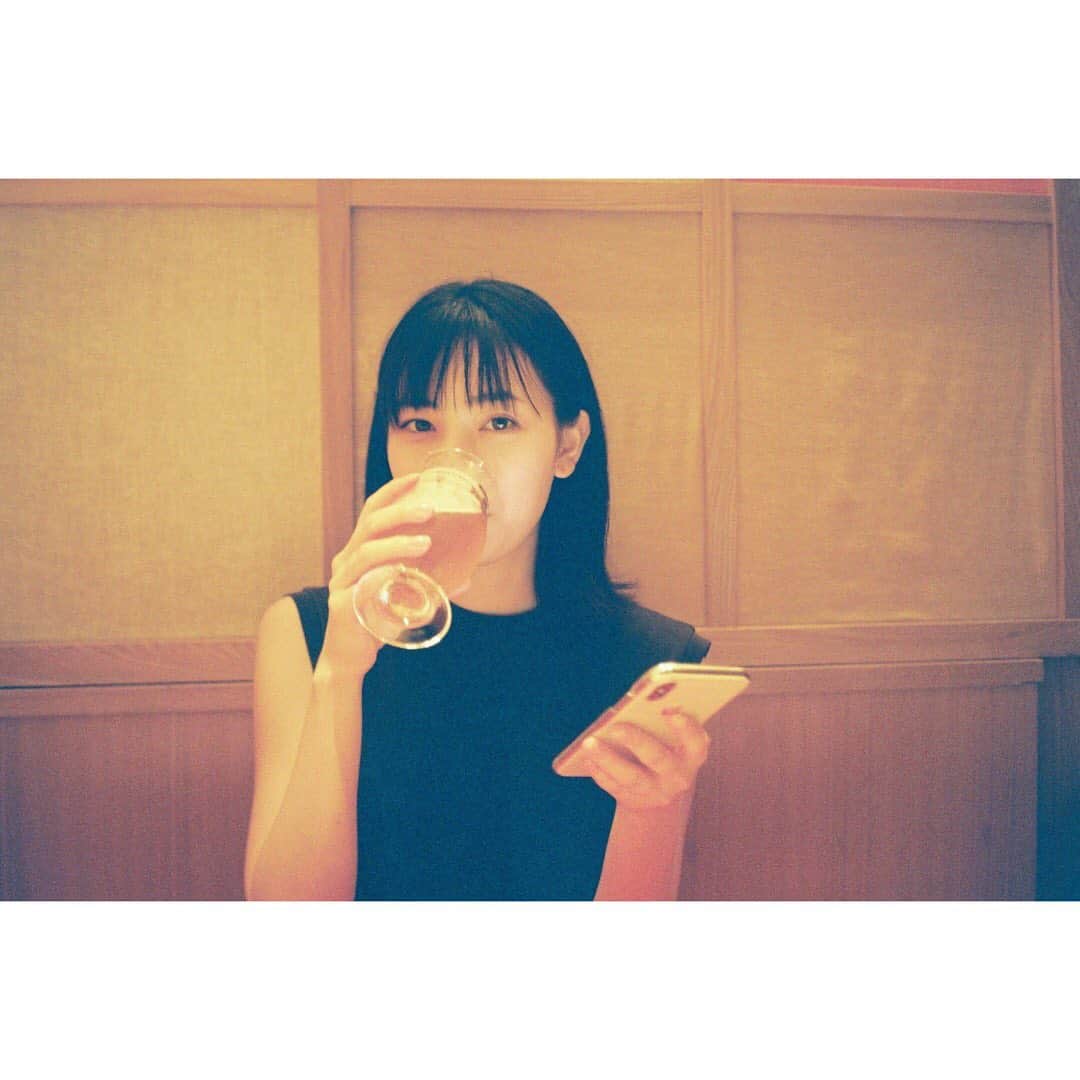 長尾寧音さんのインスタグラム写真 - (長尾寧音Instagram)「暑さが本気出してきましたね…😳﻿ ﻿ ここ数年？で、最初の一杯の﻿ ビールの美味しさを知ってしまい、﻿ ビアガーデン行きたい欲が出てます…﻿ ﻿ (一杯しか飲めませんが…🥺)﻿ ﻿ ﻿ ぷはーーーーってしたい☺️！﻿ ﻿ ﻿ ﻿ #film」7月21日 16時52分 - nagaoshizune_official