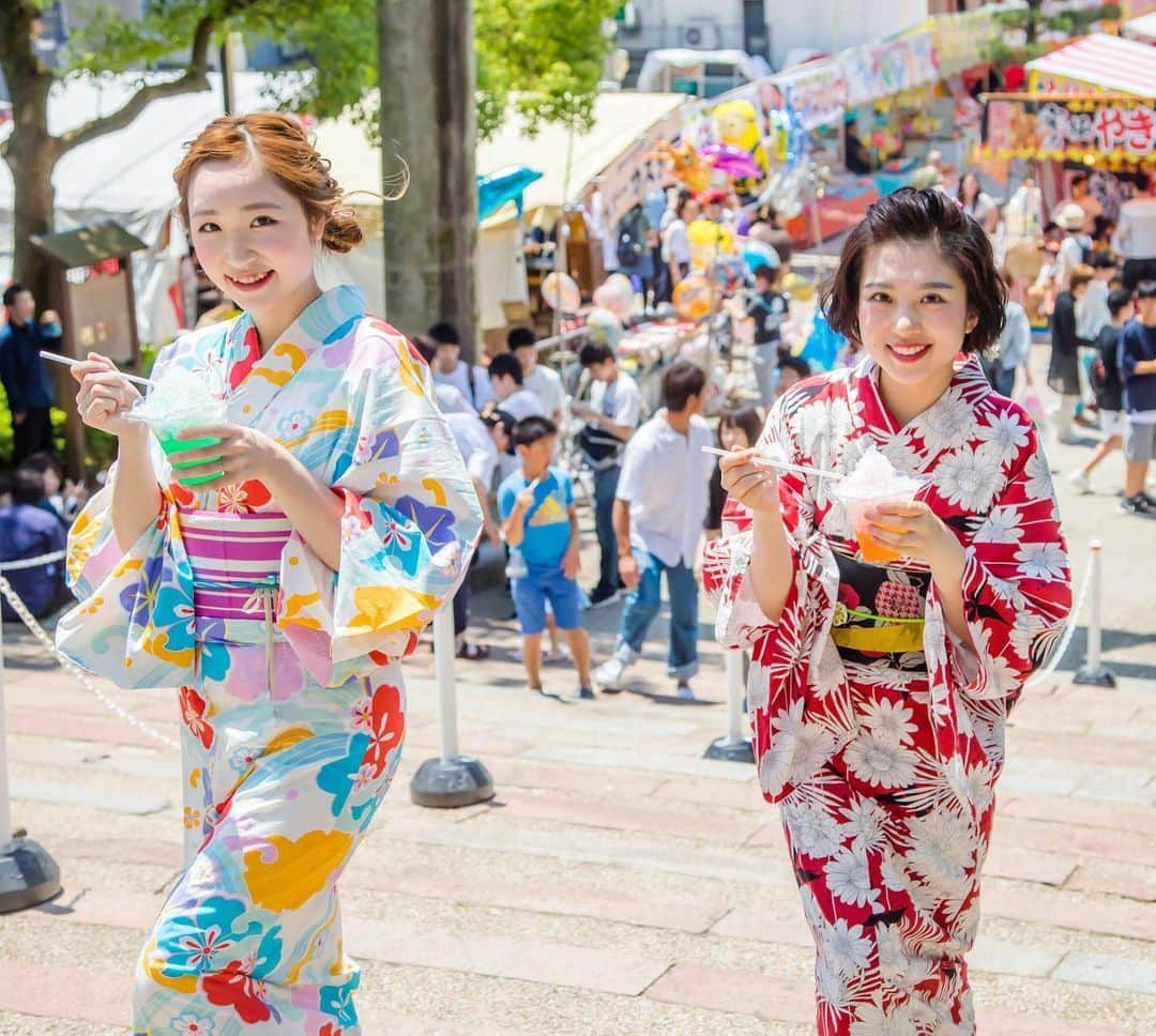 金沢着物レンタルshop心結〜kokoyui〜さんのインスタグラム写真 - (金沢着物レンタルshop心結〜kokoyui〜Instagram)「来週末27日は花火大会ですね❗️ 浴衣女子はとびきりカワイイ😆💟 ご予約埋まってきましたが、まだ可能な時間もあります😊  花火大会の日は延長営業！19時まで受付です  7、8月のイベントにはぜひ浴衣や夏着物でお出かけいかがですか？🍉 今年こそは浴衣着るぞ！という方ぜひ💟  もちろんカップルさまも大歓迎です😆！ お待ちしてまーす💕 ︎ @kokoyui_kimono  #心結きもの #心結 #金沢 #金沢散策 #金沢旅行 #金沢さんぽ #金沢きもの #金沢着物 #兼六園 #ひがし茶屋街 #近江町市場 #長町武家屋敷跡 #にし茶屋街 #着物 #金沢着物レンタル #金沢浴衣レンタル #浴衣 #金沢観光 #夏  #kanazawa #kimono #rental #shop #kokoyui」7月21日 17時02分 - kokoyui_kimono