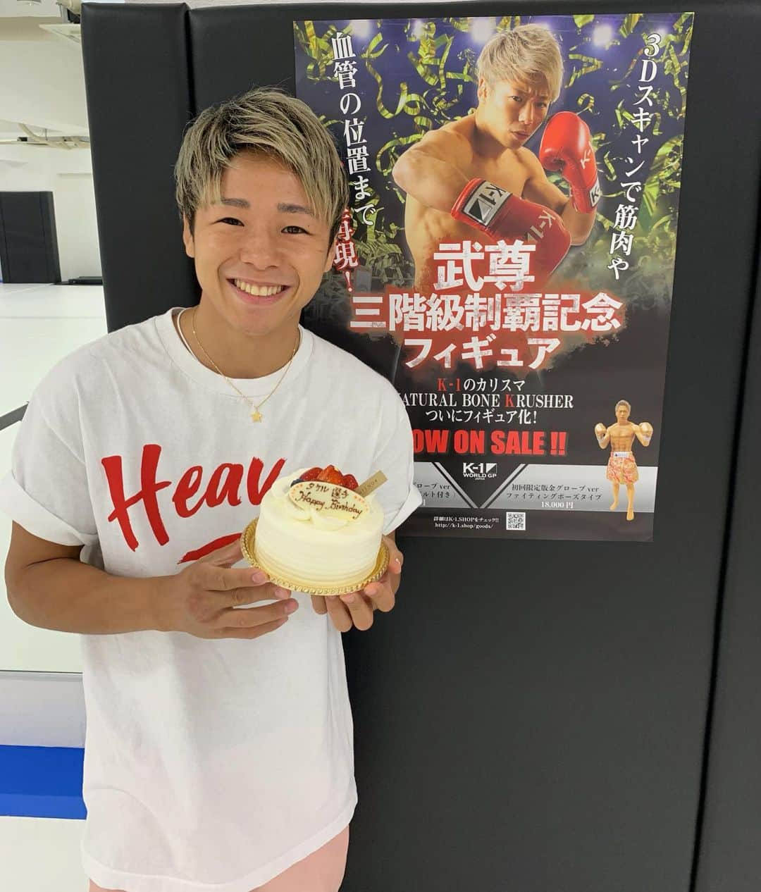 武尊さんのインスタグラム写真 - (武尊Instagram)「昨日はK-1 GYM KAWAGUCHIで サイン会イベント！ たくさんのご来場ありがとうございました🙏 イベント後に川口ジムの皆様から誕生日のお祝いも🎂😭✨ ありがとうございました！！ @k1gym_kawaguchi」7月21日 8時05分 - k1takeru