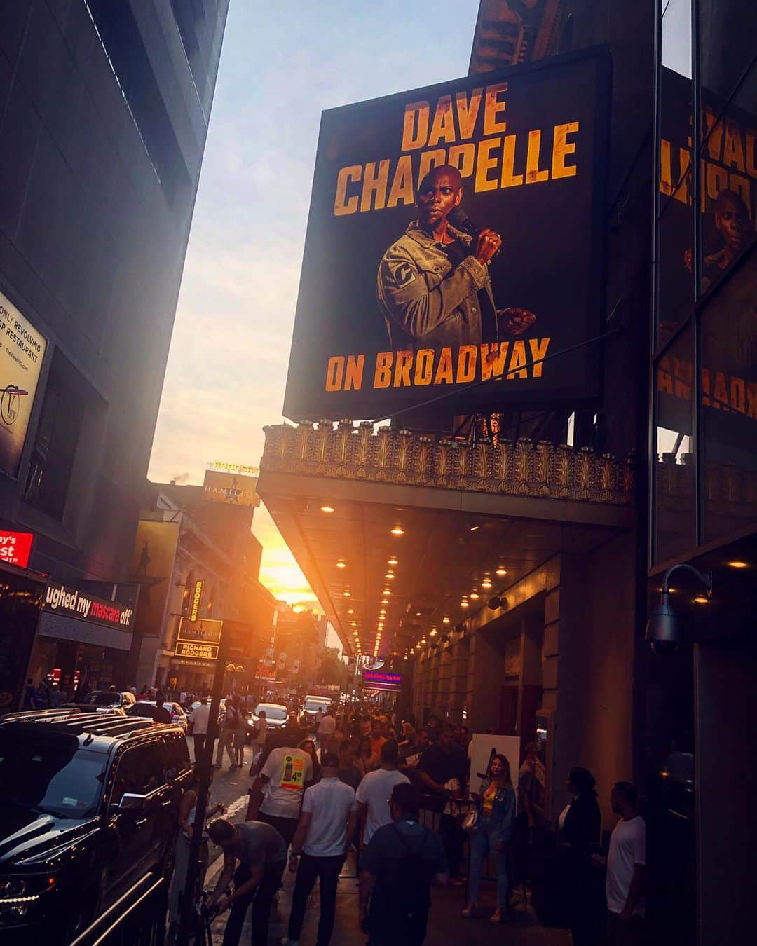 デレク・ブラスバーグさんのインスタグラム写真 - (デレク・ブラスバーグInstagram)「Current temp: 96 degrees! Can’t wait to sit in a cold theater and listen to some wildly offensive yet delightfully socially progressive commentary from this comedic genius 🌡😂」7月21日 8時05分 - derekblasberg