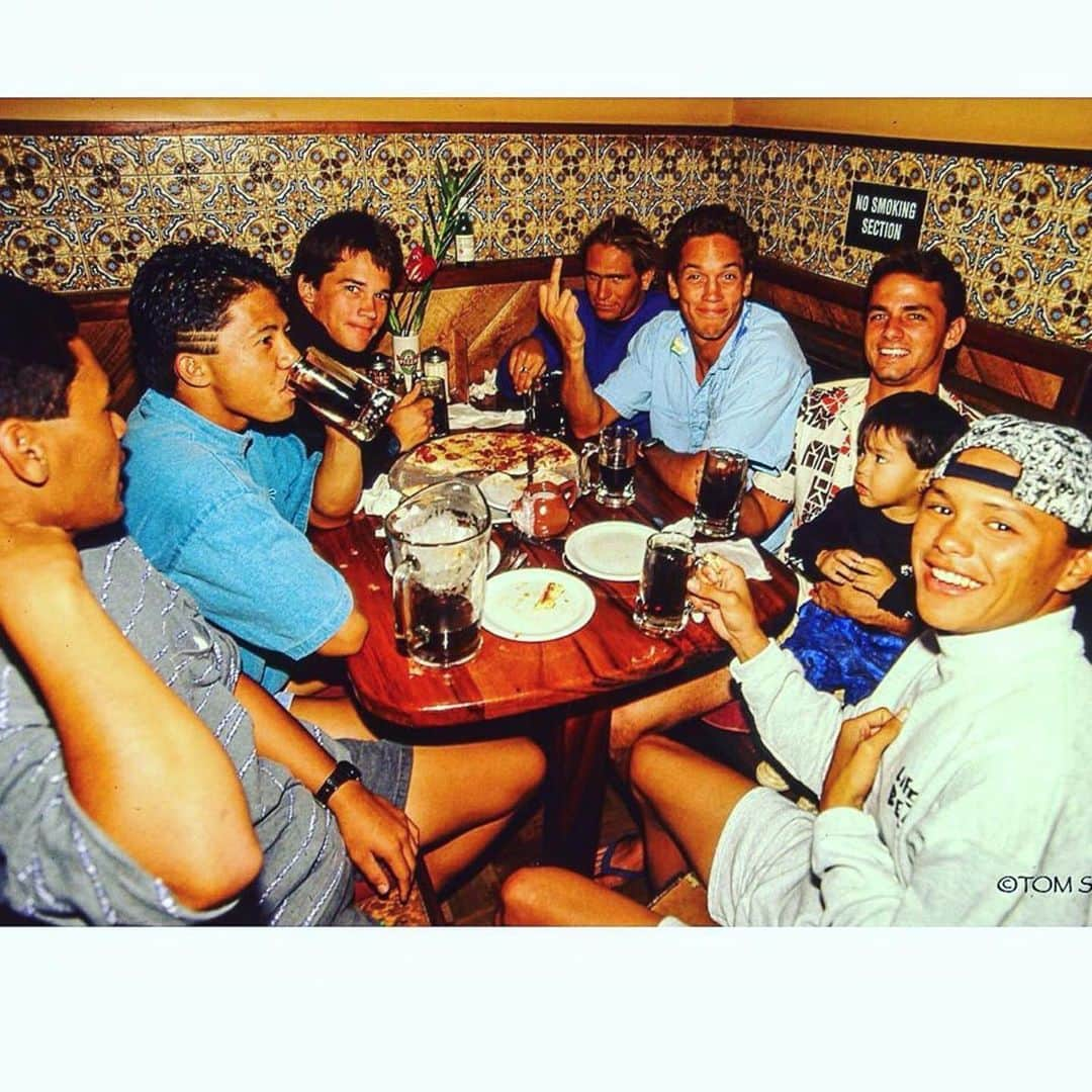 クラーク・リトルさんのインスタグラム写真 - (クラーク・リトルInstagram)「OG crew!  Pizza Bobs... 1980s @dahills808 @kalei_hina Turbo, Seth, Brock, Chesser,Jlau #Tb #hillhouse #home #haleiwa #northshore #nsb #waialuabulldogs #shoots Photo by @tomservaisjr」7月21日 8時12分 - clarklittle