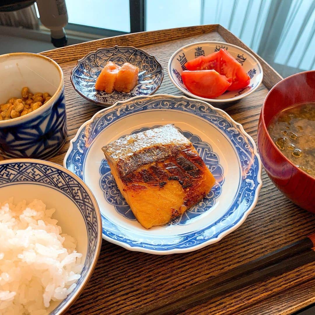 のインスタグラム：「鮭の味噌漬けで幸せな朝ごはん😋🙏#朝ごはん#和食#鮭の味噌漬け#新潟#三条#二洲楼謹製鮭の味噌漬け#二洲楼」