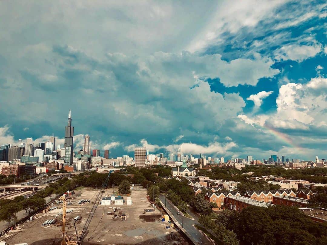 のインスタグラム：「You look good Chicago. Thanks for the little something extra today.」