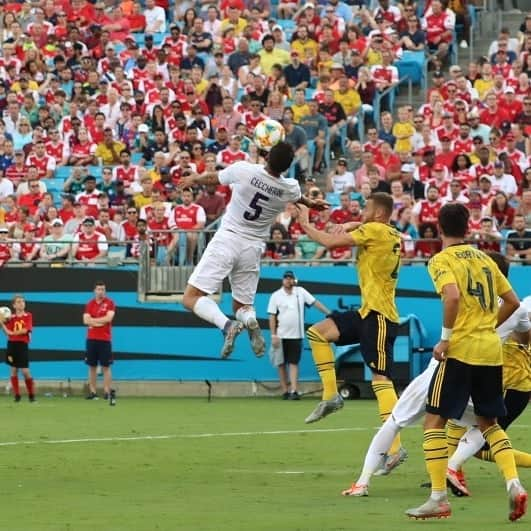 ACFフィオレンティーナさんのインスタグラム写真 - (ACFフィオレンティーナInstagram)「#Charlotte pictures from @arsenal vs #Fiorentina @intchampionscup  #ForzaViola」7月21日 8時29分 - acffiorentina