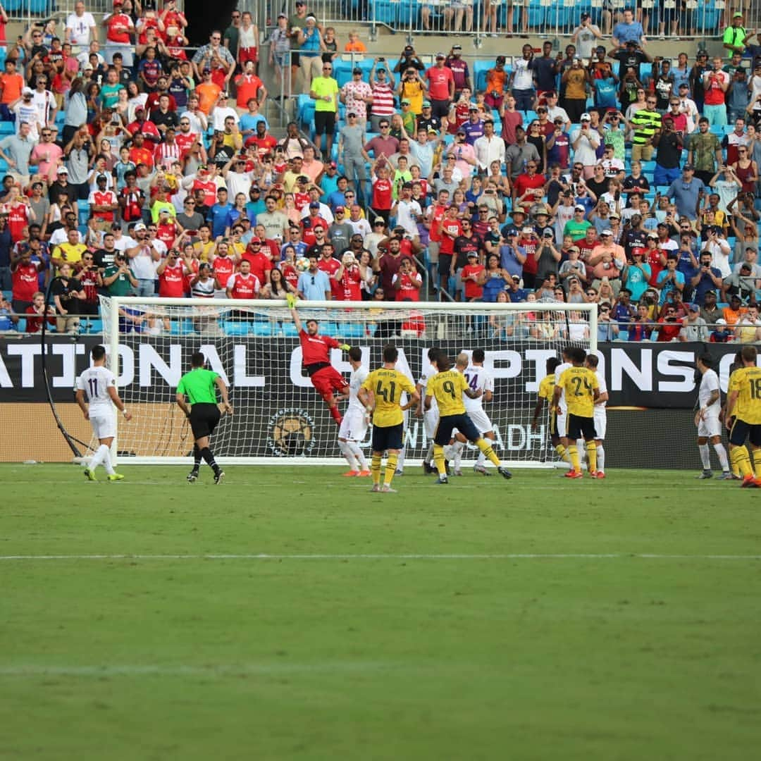 ACFフィオレンティーナさんのインスタグラム写真 - (ACFフィオレンティーナInstagram)「#Charlotte pictures from @arsenal vs #Fiorentina @intchampionscup  #ForzaViola」7月21日 8時29分 - acffiorentina