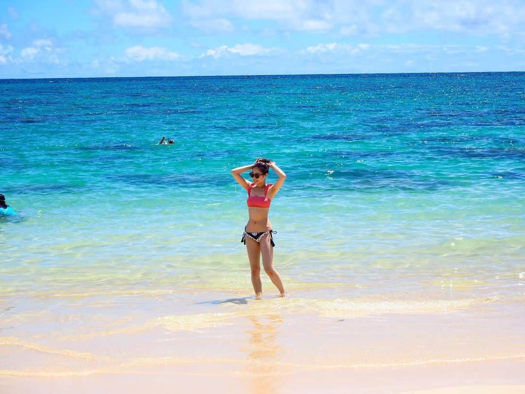 川端里奈さんのインスタグラム写真 - (川端里奈Instagram)「＊ 最高に綺麗な海🏖 #ラニカイビーチ#honeymoon#hawaii #olympuspen#alexiastam」7月21日 8時34分 - rinaastagram723