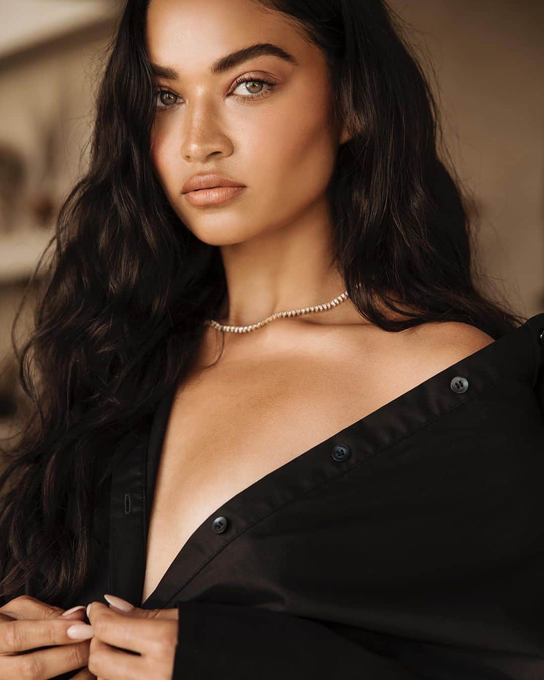 シャニーナ・シャイクのインスタグラム：「@johansenofficial X SHANINA is now LIVE🙌🏽🙌🏽🙌🏽💖💖💖!!! It’s selling fast.... go to  the link in my bio to purchase any item you want. Xx」