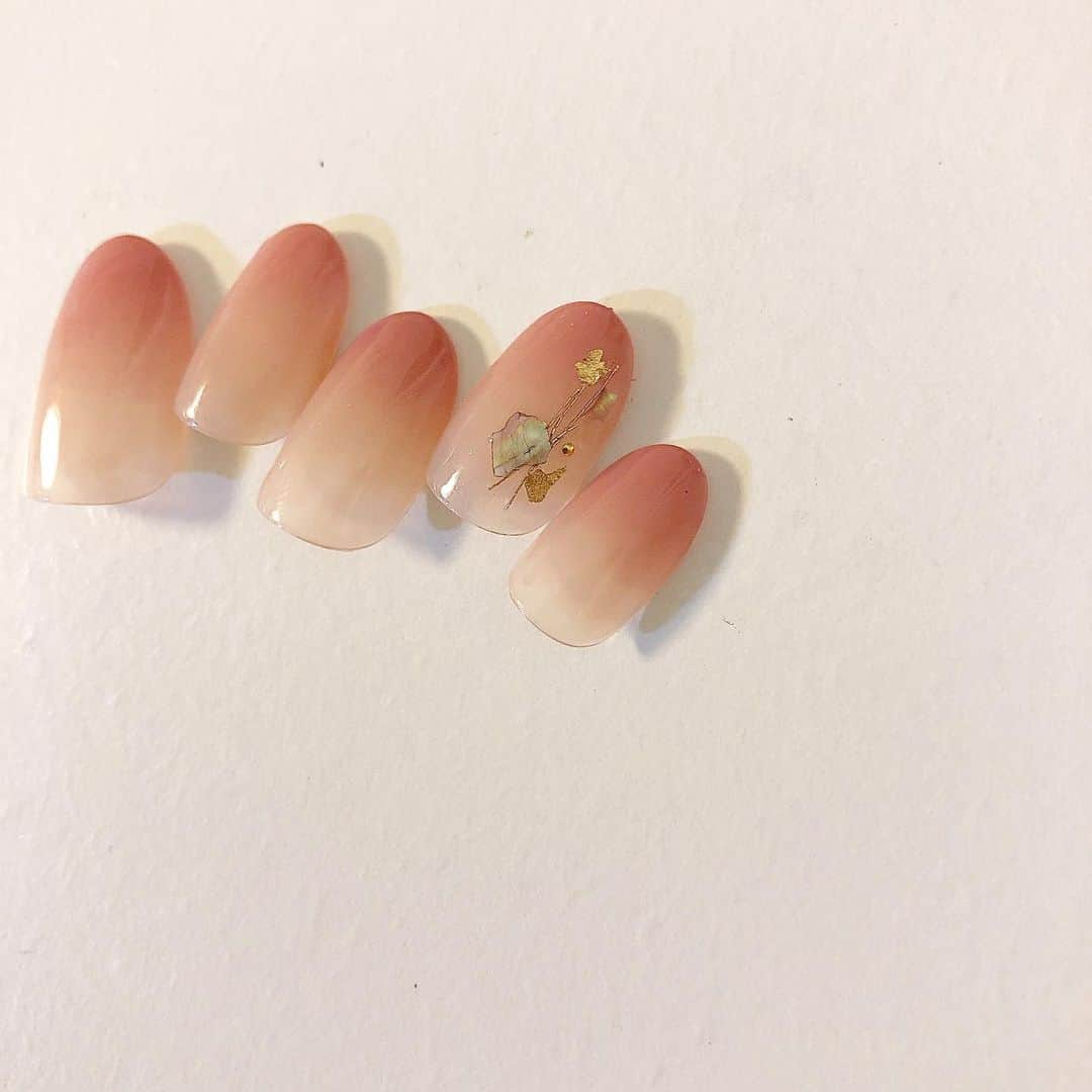 Kana Kobayashiさんのインスタグラム写真 - (Kana KobayashiInstagram)「お問い合わせ ☎︎07069989946 LINE🆔 @wno5786r #nail #jelnail #nailart #accessory #fashion #Anela #beauty #ジェルネイル #ネイルアート #表参道 #小林奏 #wedding #bridal #ウェディング #子連れok  #大人ネイル #ネイル #青山 #シンプルネイル #グラデーション #shell #夏ネイル #グラデーションネイル #summer」7月21日 8時52分 - anela_kana