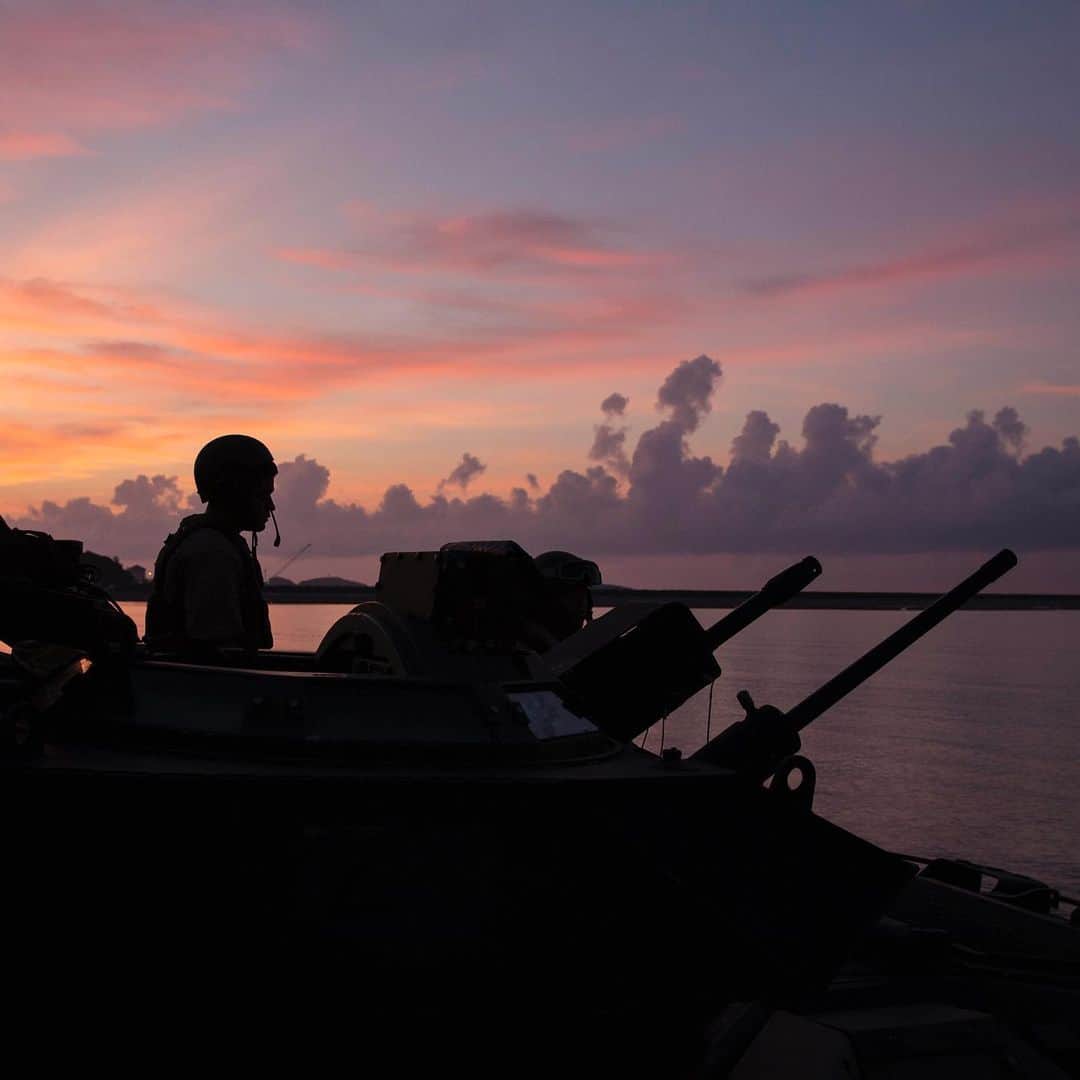 アメリカ海兵隊さんのインスタグラム写真 - (アメリカ海兵隊Instagram)「Cotton Candy Skies  Sgt. Jorge Dejesus, with Assault Amphibious Vehicle Company, 4th Marine Regiment, @3dmardiv, checks his communication equipment before a shore to ship training event at Camp Schwab, Okinawa, Japan. (U.S. Marine Corps photo by Lance Cpl. Hannah Hall)  #USMC #Marines #Military #Training #Okinawa」7月21日 8時45分 - marines