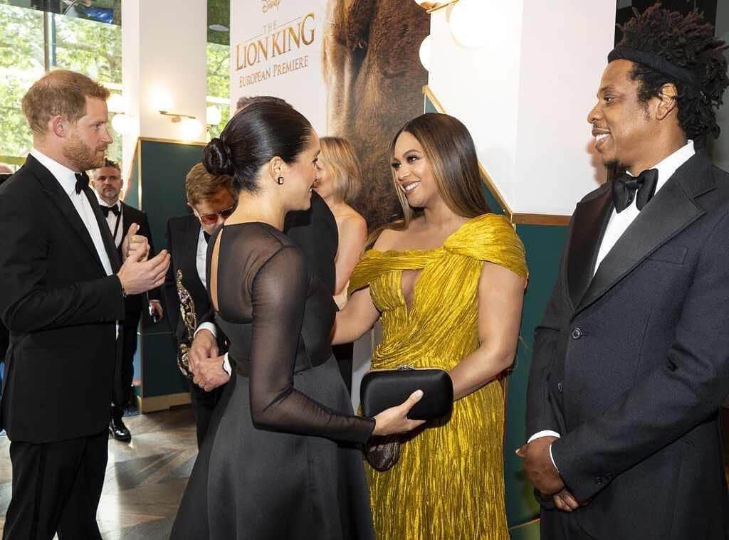E! Onlineさんのインスタグラム写真 - (E! OnlineInstagram)「#TheLionKing cast can remember a movie's worth of lines, but remembering the "strict" royal protocol before meeting Meghan Markle & Prince Harry is a completely different story...They're so crown, bow bow down to the link in bio for the "intense" rules the actors had to follow. (📷: Getty Images)」7月21日 8時49分 - enews
