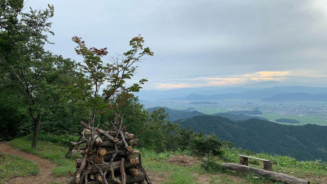 takegaeruのインスタグラム：「今朝は久しぶりの登山⛰ #鬼ケ岳 #越前市」