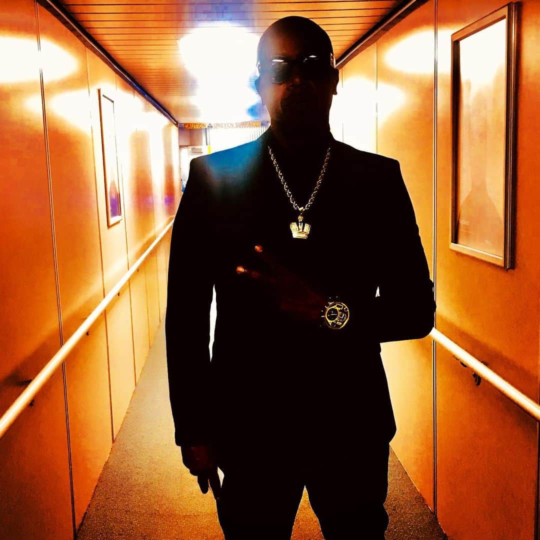 MCハマーのインスタグラム：「Welcome to #Area51 👊🏾💯」