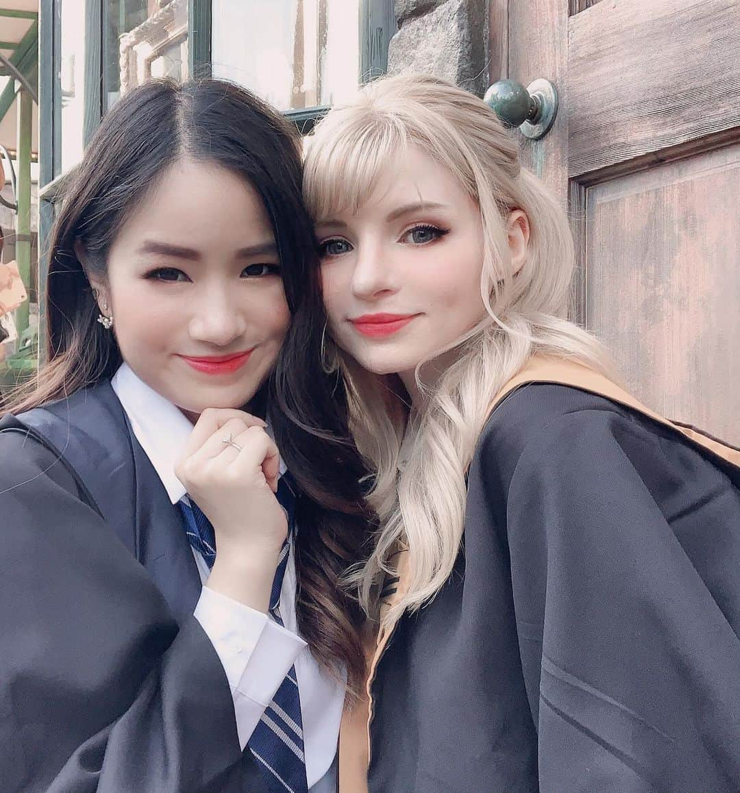 ソフィーさんのインスタグラム写真 - (ソフィーInstagram)「Love this girl @kimdaoblog 💖 - #osaka #universalstudios #harrypotter #hufflepuff #ravenclaw #travel #japan」7月21日 9時36分 - peachmilky_