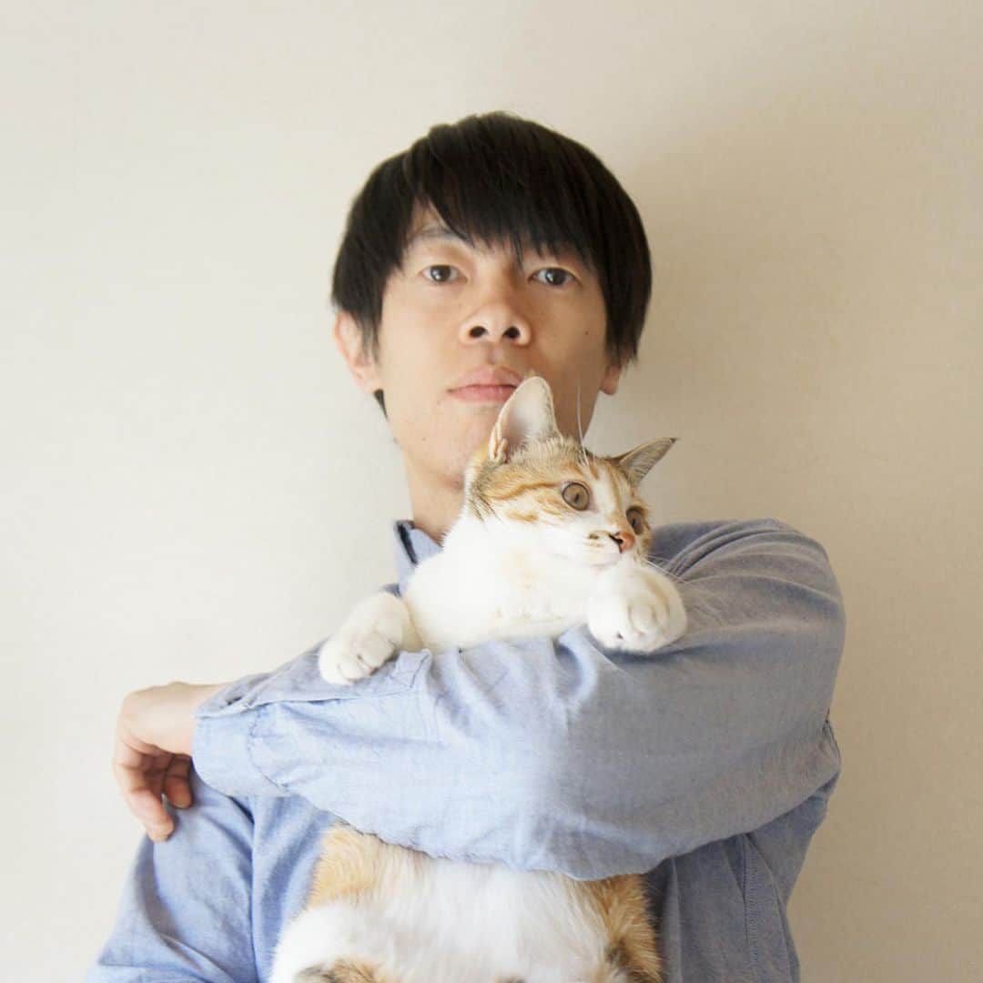 山田稔明さんのインスタグラム写真 - (山田稔明Instagram)「本日10時から10月20日京都 紫明会館で開催される猫町フェスWESTの受付開始です。たくさんのお申し込みをお待ちしております。お申込み方法詳細をブログに書きました。プロフィールのリンクからアクセスしてお読みください。 #猫町フェス #山田稔明 #むぎ猫 #近藤研二 #紫明会館」7月21日 9時41分 - toshiakiyamada