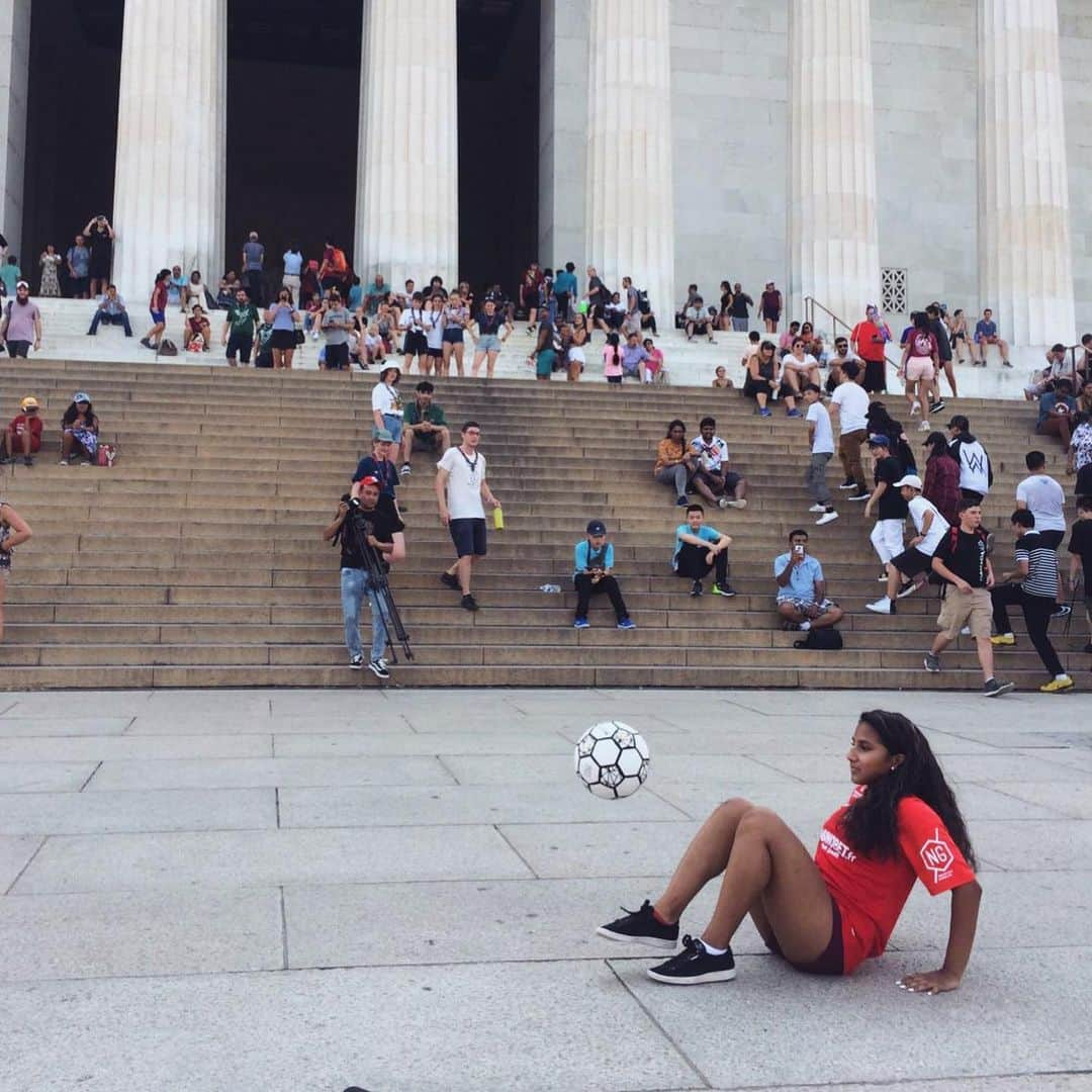 リーグ・アンさんのインスタグラム写真 - (リーグ・アンInstagram)「Freestyle session au Lincoln Memorial avant la finale des #EALigue1Games 🔥🇺🇸 ▫️ ▫️ #ligue1conforama #USA #saintetienne #montpellier #girondins #olympiquedemarseille #unitedstates #freestyle #washingtondc #freestylefootball」7月21日 9時50分 - ligue1ubereats