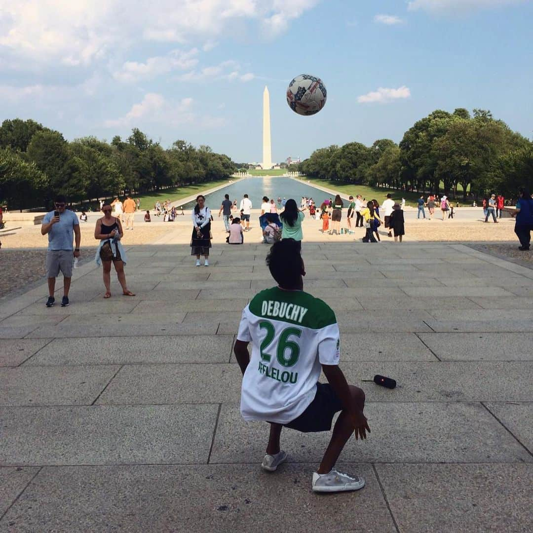 リーグ・アンさんのインスタグラム写真 - (リーグ・アンInstagram)「Freestyle session au Lincoln Memorial avant la finale des #EALigue1Games 🔥🇺🇸 ▫️ ▫️ #ligue1conforama #USA #saintetienne #montpellier #girondins #olympiquedemarseille #unitedstates #freestyle #washingtondc #freestylefootball」7月21日 9時50分 - ligue1ubereats