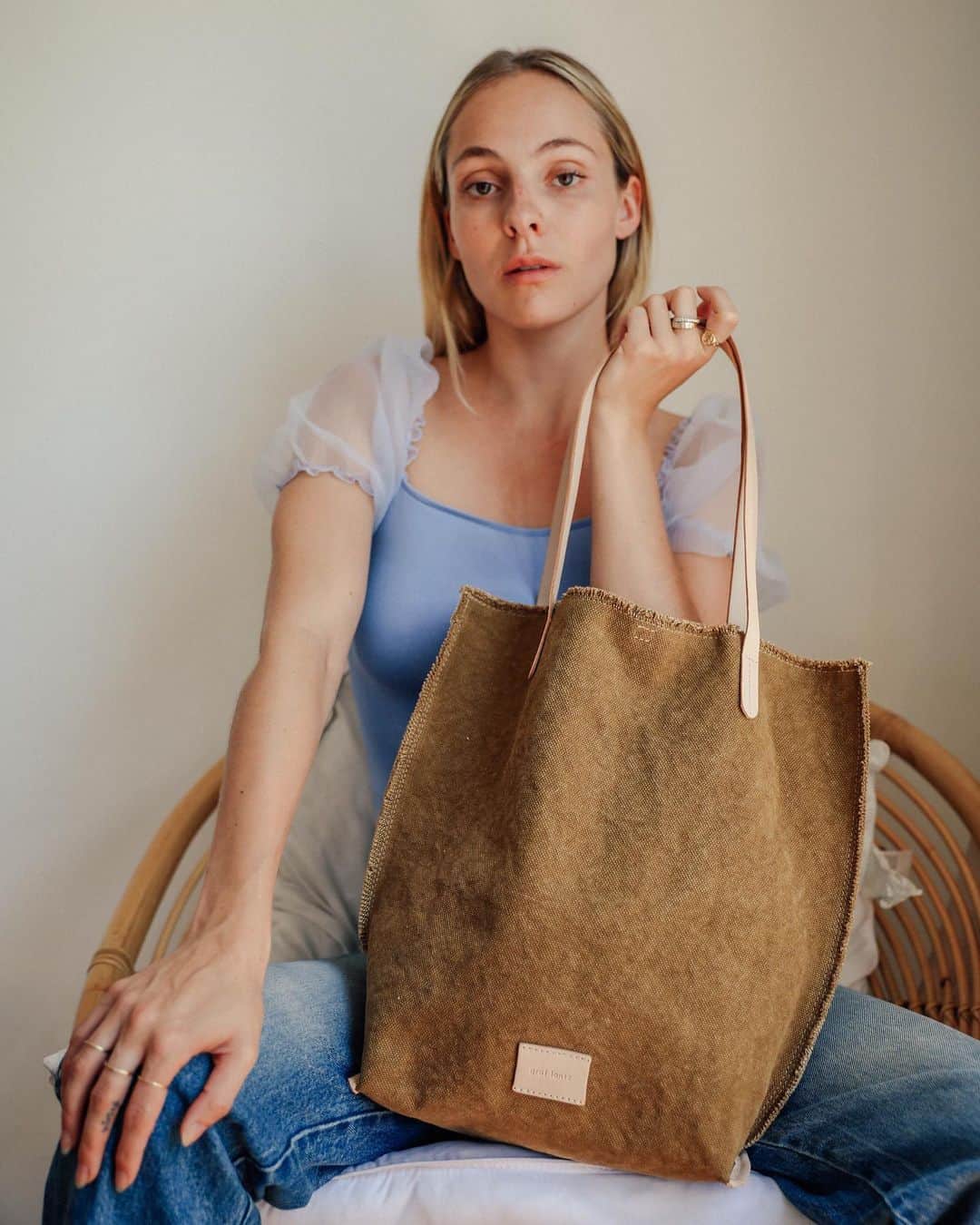 グラフ&ランツのインスタグラム：「Summer carryall ✔️ Order today and get free domestic shipping on orders over $40」