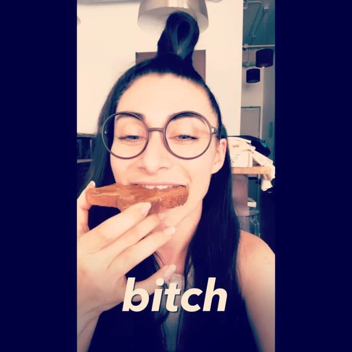 カーミンのインスタグラム：「PSA」