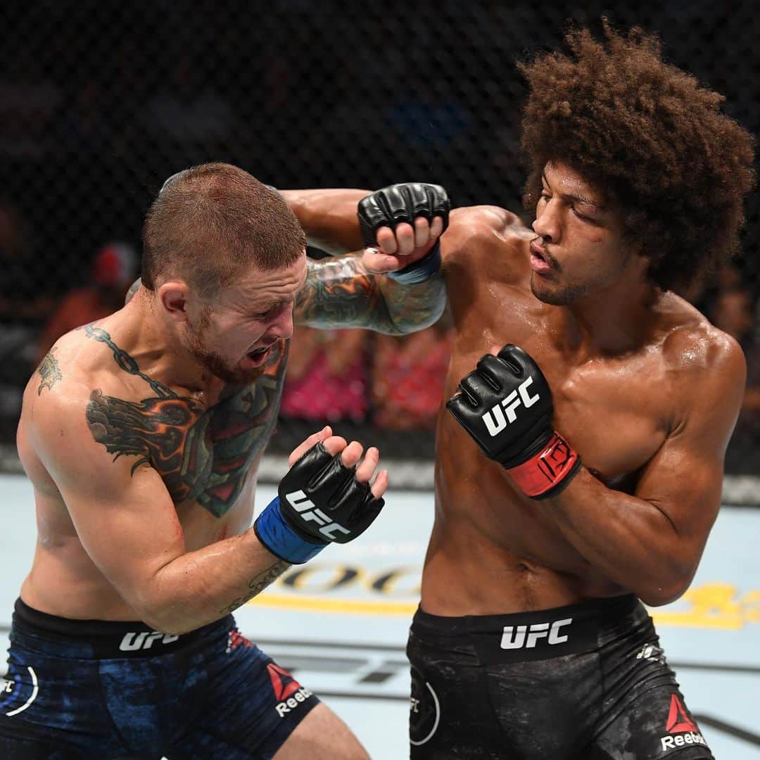 UFCさんのインスタグラム写真 - (UFCInstagram)「Broke his hand on the first punch 👊 Caceres gets the UD at #UFCSanAntonio!」7月21日 10時30分 - ufc