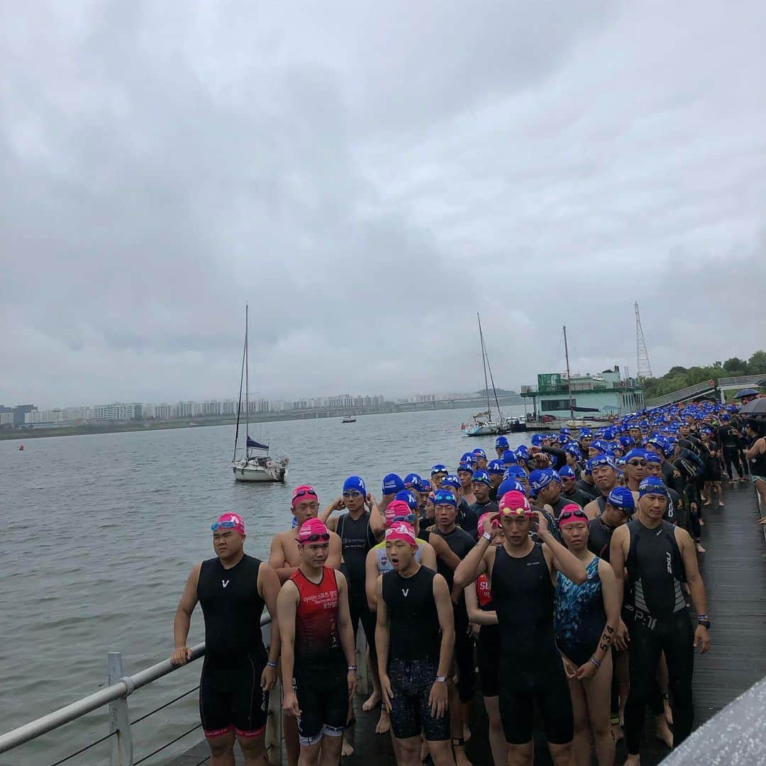 ジヌションさんのインスタグラム写真 - (ジヌションInstagram)「🏊🏻‍♂️🏃‍♂️ #협찬 #광고 파워에이드 in 한강아쿠아슬론대회 Thank you powerade!」7月21日 10時45分 - jinusean3000