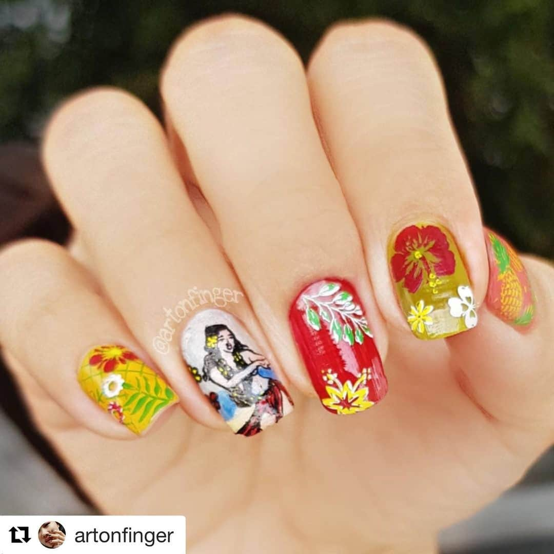 Nail Designsさんのインスタグラム写真 - (Nail DesignsInstagram)「Credit @artonfinger ・・・ Hawaiian  My entry for #clairestelle8starrily #hawaiianshirt #nailartchallengejuly #sea #glamnailschallengejuly #beach + Stamping plate used @beautybigbangs BBB XL071 + #artonfinger #hawaii #hawaiian #stampingnailart #reversestamping #advancedstamping #summernails #hawaiiannails #nailpolishaddict #instanails #мирдолжензнатькакогоцветамоиногти #nails #маникюрныйинстаграм #nailartist #stamping #nailpolish #крашудлясебя #nailstagram #лайкнисвотч #esmalte  #unhadecorada #nailspafeature」7月21日 10時44分 - nailartfeature