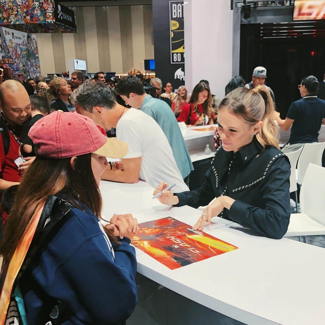 The Flashさんのインスタグラム写真 - (The FlashInstagram)「Thank you guys so much for coming to see us today! ❤️ the Flash family  #CWSDCC #TheFlash」7月21日 10時50分 - cwtheflash