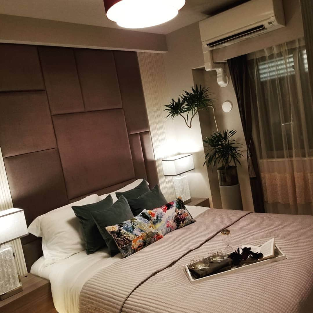 今堀恵理さんのインスタグラム写真 - (今堀恵理Instagram)「プラウド芦屋西蔵町のモデルルームに来ました。 玄関に土間がついてたり、ベランダも2m以上だったり 芦屋らしくホームパーティーが出来る広いダイニングだったり 素敵でしたよ❤️ 7月27日から予約制でモデルルームオープン、詳しくはホームページで  私のコーデ ワンピース　@bananarepublic  ジャケット　@paolafrani  時計　CHANEL ネックレス　ハリー・ウィンストン ピアス　@larubanrose  #モデルルーム　 #芦屋 #西宮 #東灘 #西蔵町 #神戸 #引っ越し #プラウド #野村不動産 #プラウド芦屋西蔵町 #新築 #マンション #インテリア #ママ #子育て #おしゃれ #家」7月21日 10時53分 - eriimahori